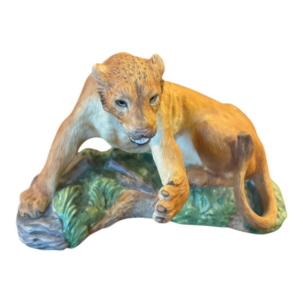 Franklin Mint Asiatic Lioness Sculpture Great Cats of the World 1989 Figurine